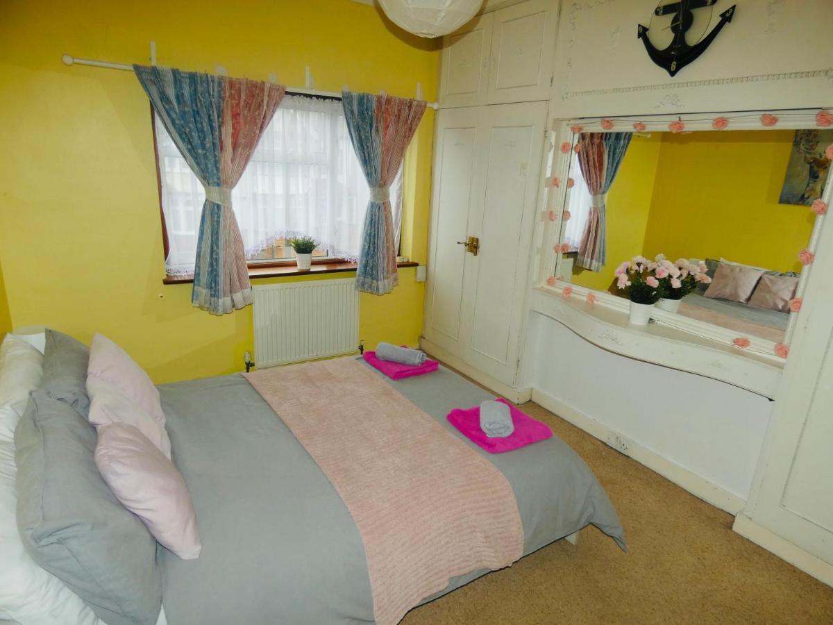 Spacious 3 Bed House With Parking & Good Transport South Norwood Exterior photo